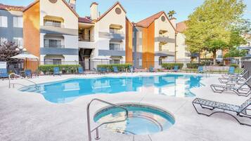 5 outdoor pools, open 8:00 AM to 10:00 PM, pool loungers