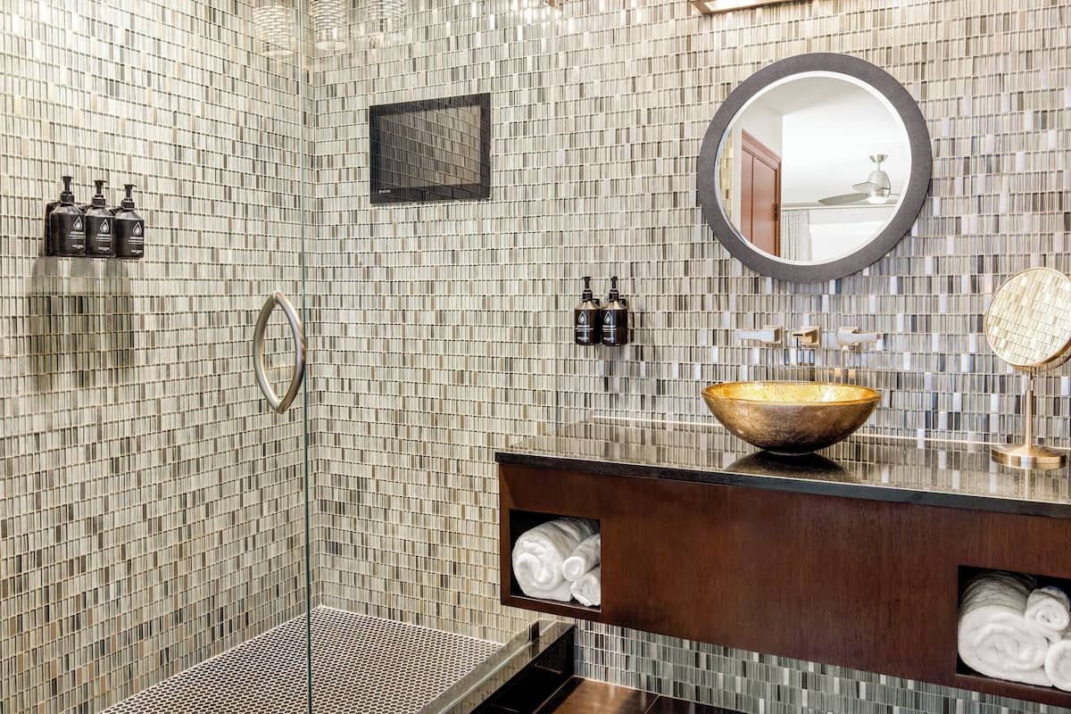 Signature Room, 1 Bedroom, Non Smoking | Bathroom