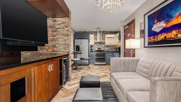 Vila com design assinado, 1 quarto | Cofres nos quartos, cortinas blackout, ferros/tábuas de passar roupa