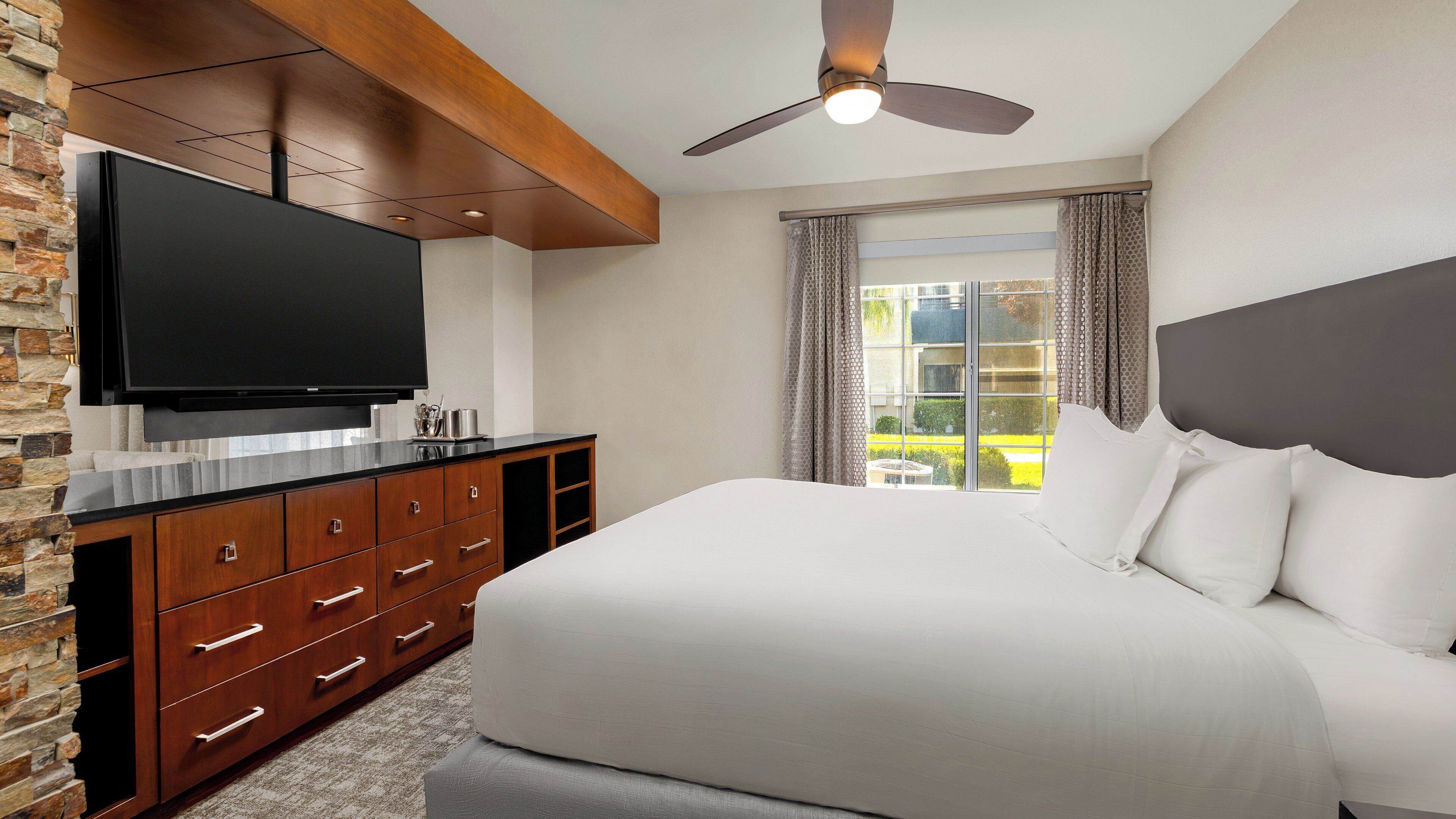 Signature Room, 1 King Bed, Non Smoking