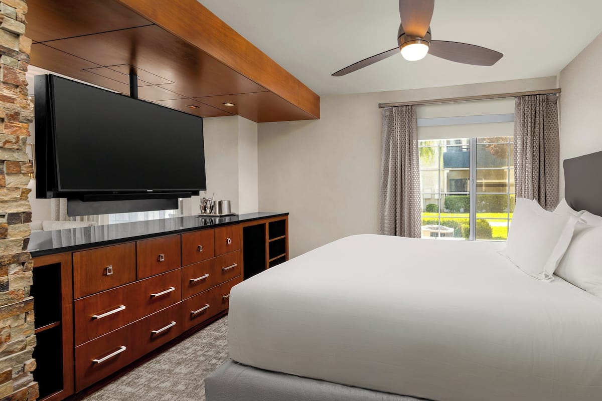 Signature Villa, 1 Bedroom | In-room safe, blackout drapes, iron/ironing board, bed sheets