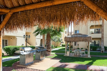 BBQ/picnic area at Holiday Inn Club Vacations at Desert Club Resort by IHG