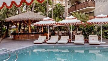 Outdoor pool, sun loungers