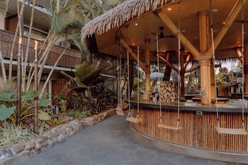 Lunch and dinner served, pool views  at White Sands Hotel