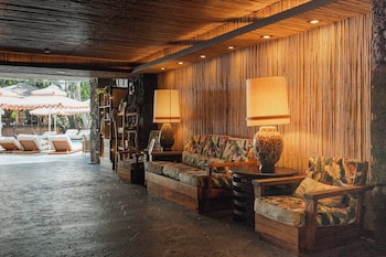 Hotel entrance and lobby at White Sands Hotel