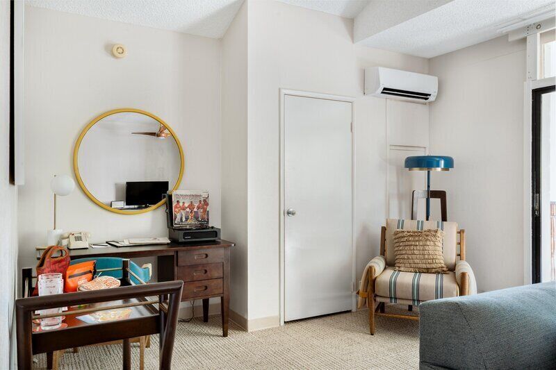 Suite, 1 habitación (Bungalow) | Zona de estar | Televisión de pantalla plana de 40 pulgadas con canales por cable