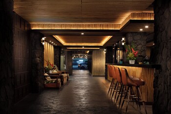 Hotel entrance and lobby at White Sands Hotel