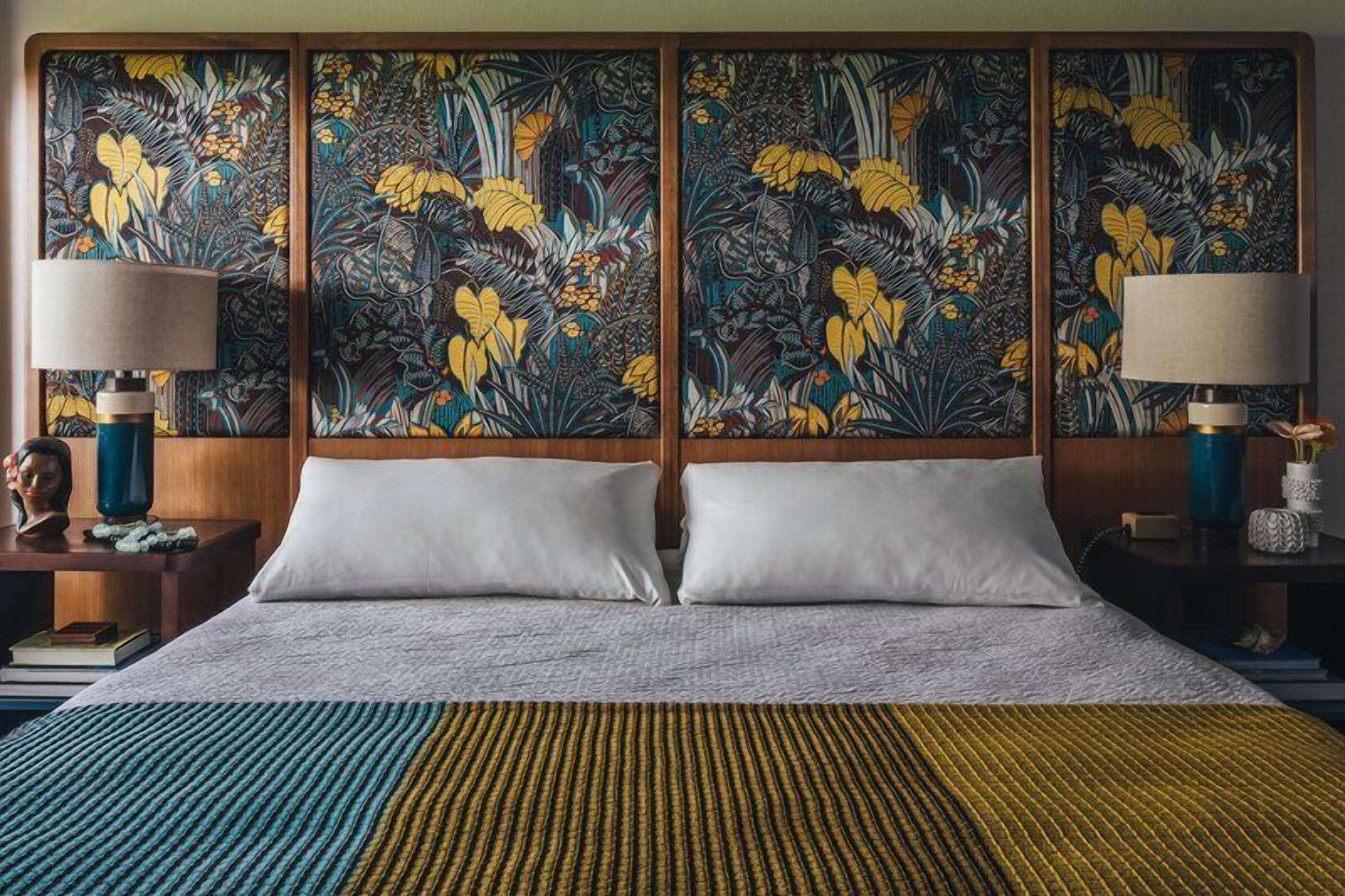 Room, 1 King Bed, Accessible (Tradewind) | In-room safe, desk, laptop workspace, blackout drapes