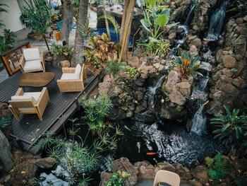 Courtyard at White Sands Hotel