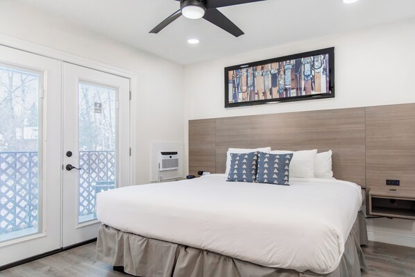 Suite, 1 habitación | Caja de seguridad en la habitación y tabla de planchar con plancha 