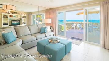 Condo, 3 habitaciones, frente al océano | Caja de seguridad en la habitación y decoración personalizada