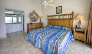 Leilighet, 3 soverom, ved havkanten | Safe på rommet, individuelt dekorert og individuelt innredet