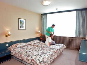 Zimmersafe, Bügeleisen/Bügelbrett, Bettwäsche