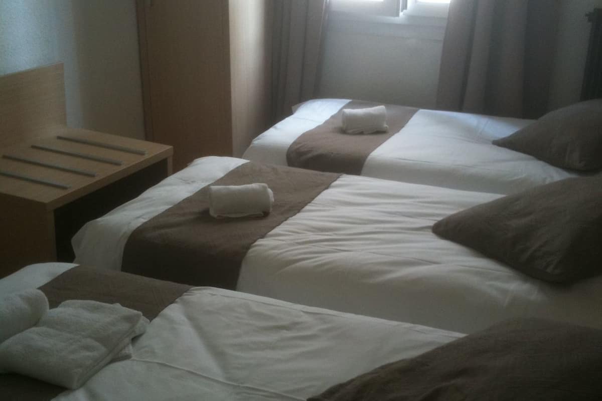 Comfort Triple Room | Soundproofing, rollaway beds (surcharge), WiFi (free)