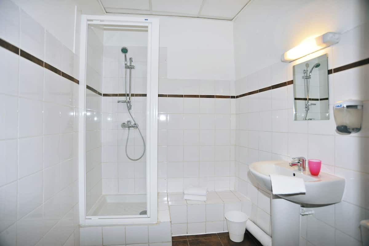 Comfort Double Room | Bathroom | Shower, hair dryer (on request), towels