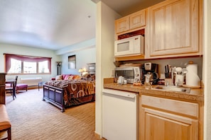 Studio (Efficiency Condominium) | Décoration personnalisée, ameublement personnalisé, bureau