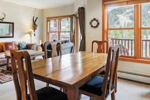 Condo, 3 Bedrooms (Hidden River, 2 Bath) | Restaurant