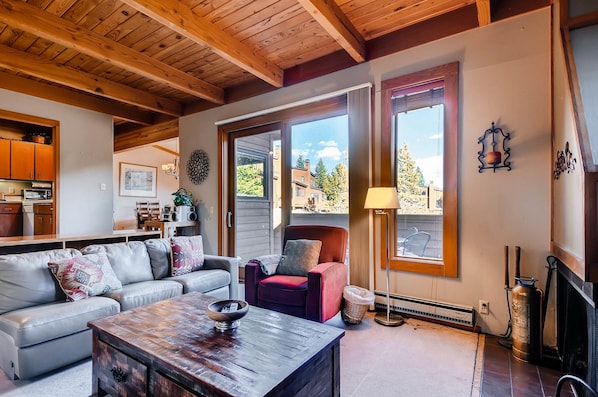 Condo, 2 Bedrooms, 2 Bathrooms | Living room | TV