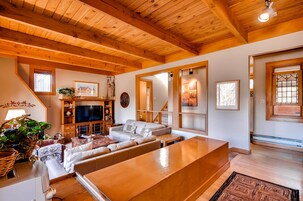 Condo, 2 Bedrooms, 2 Bathrooms | Living room | TV