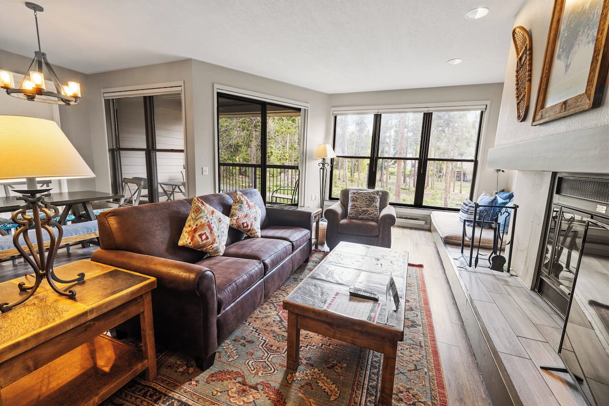 公寓客房, 1 間臥室 | 起居區 | 電視