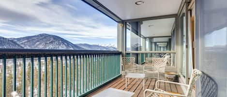 Studio (Condominium) | Balcony