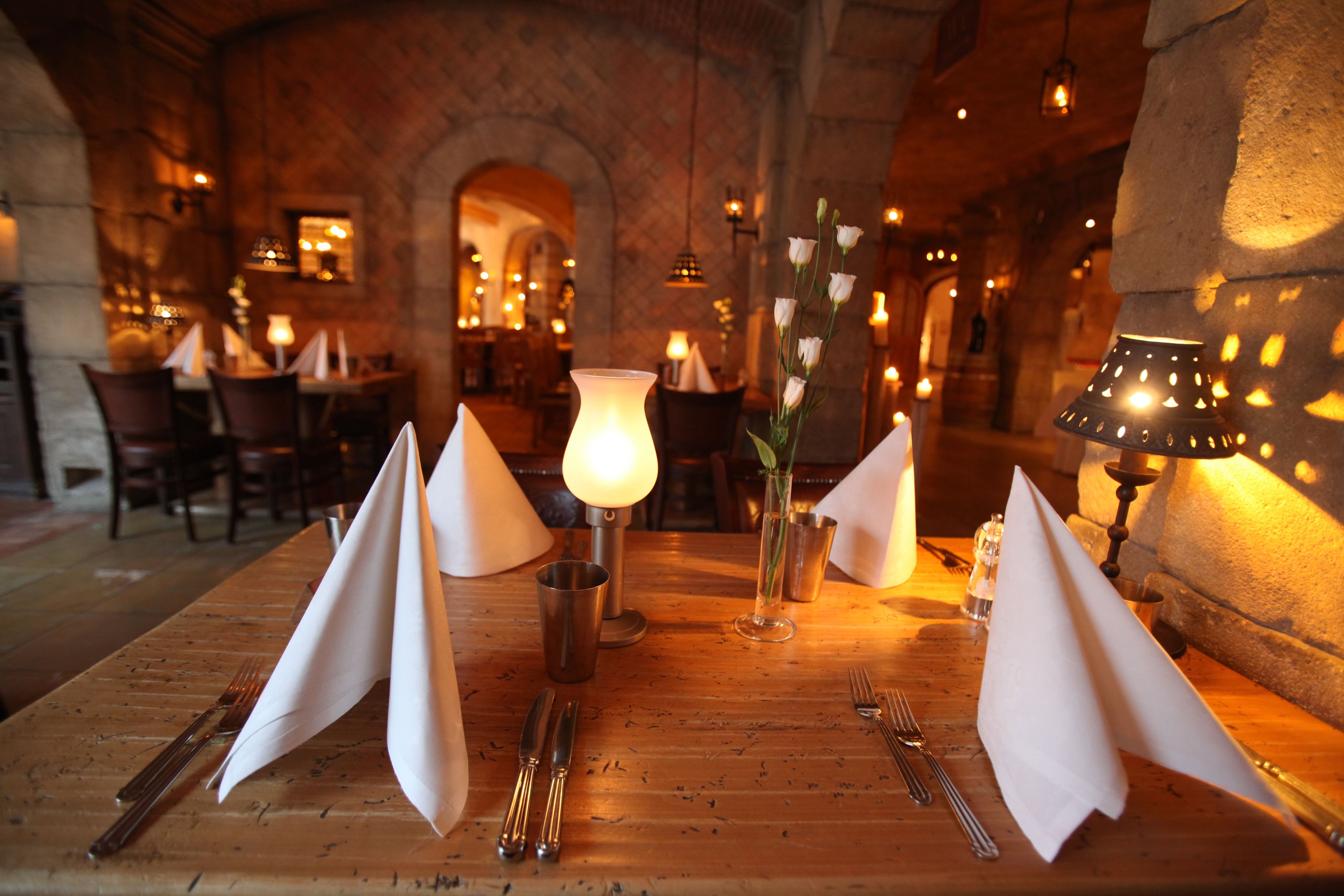 4 restaurants, lunch served