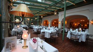 Hi ha 4 restaurants amb dinars