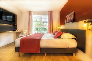 Studio, coin cuisine | Ameublement personnalisé, bureau, rideaux occultants