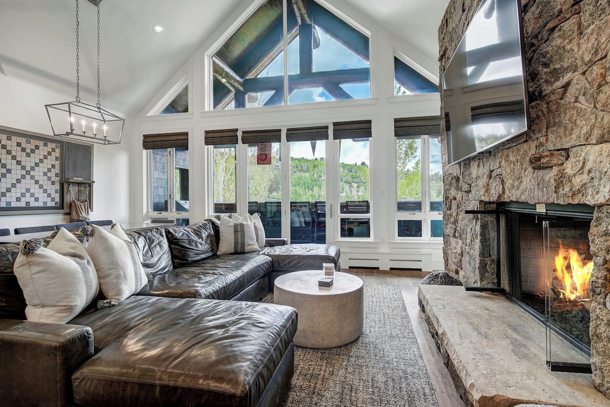 Condo, 4 Bedrooms (Snow Cloud | Platinum) | Living room | TV, fireplace, DVD player