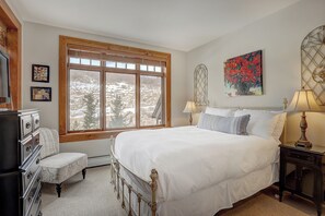Condo, 4 Bedrooms (Horizon Pass) | Egyptian cotton sheets, premium bedding, individually decorated - Bachelor Gulch Village by Vail Resorts (Avon)