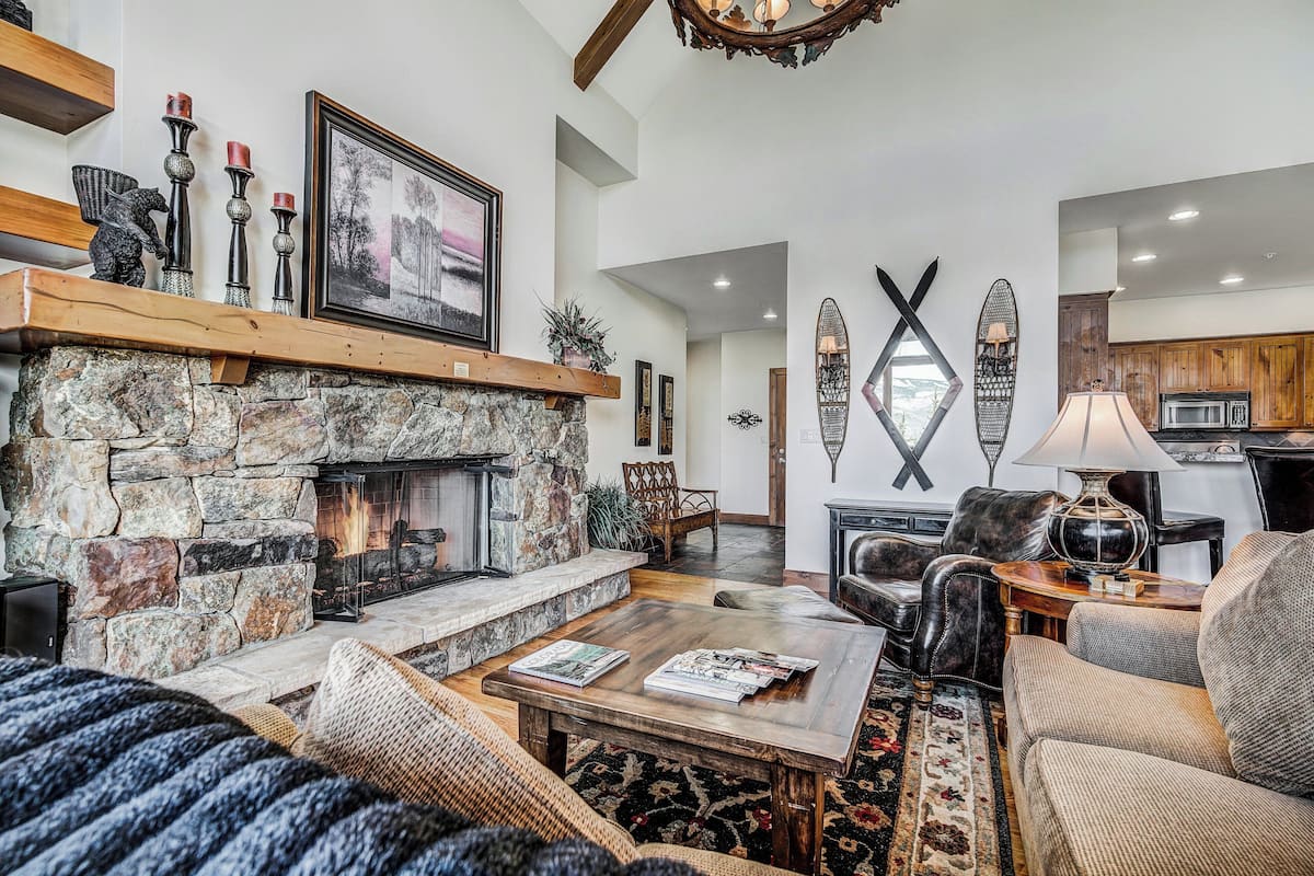 Premier Condo, 3 Bedrooms (Bear Paw) | Living room | TV, fireplace, DVD player