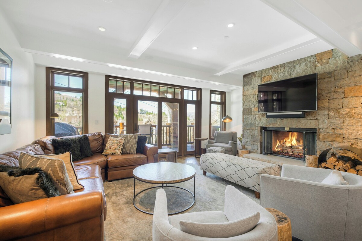 Condo, 3 Bedrooms (Snow Cloud | Platinum) | Living room | TV, fireplace, DVD player