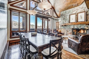 Premier Condo, 4 Bedrooms (Snow Cloud) | Dining room