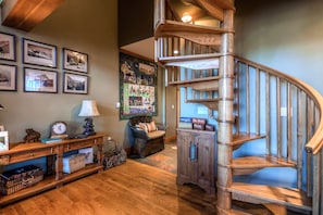 TV, fireplace, DVD player - Bachelor Gulch Village by Vail Resorts (Avon)