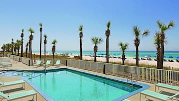 Außenpool, Liegestühle