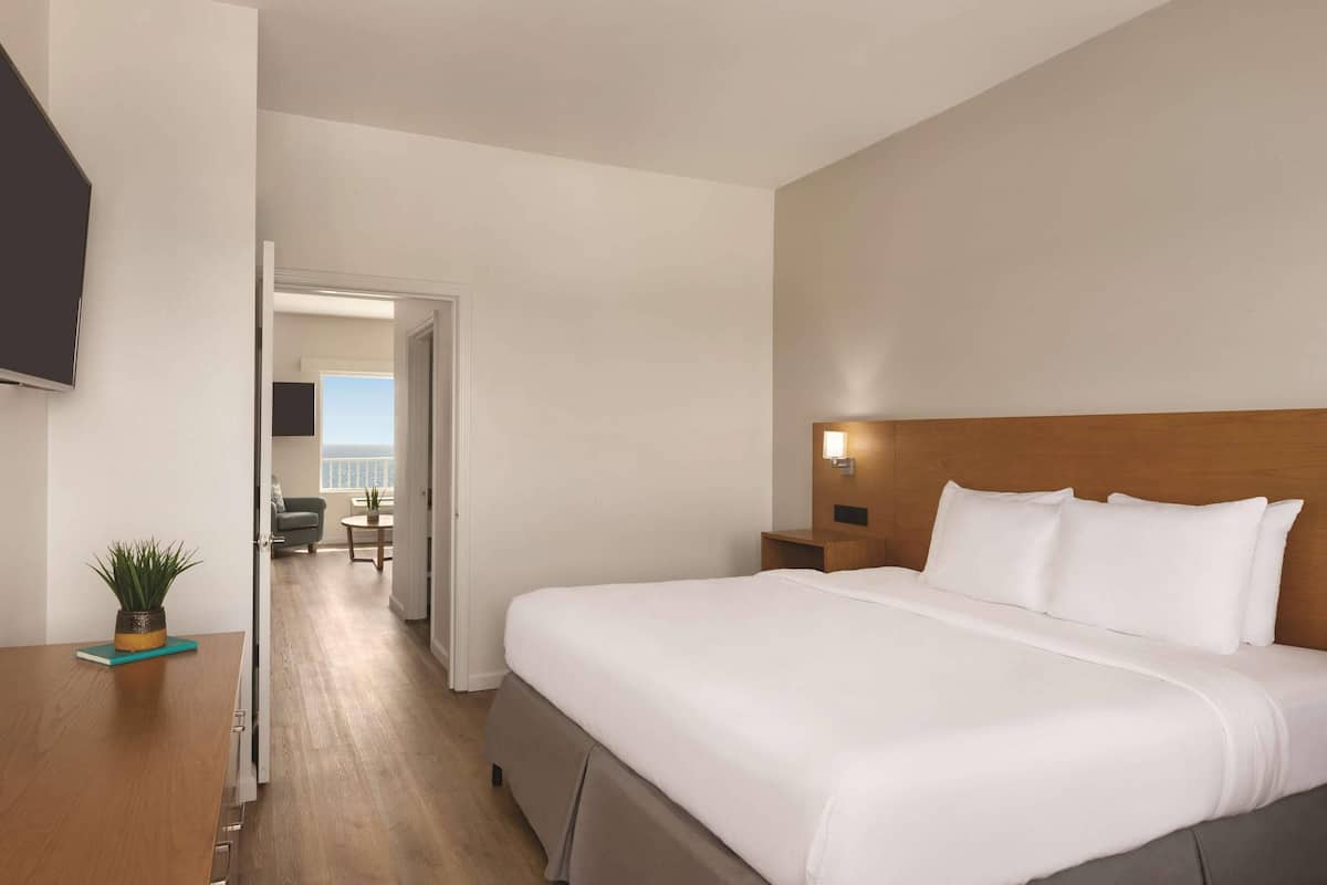 Laptop workspace, iron/ironing board, free WiFi, bed sheets