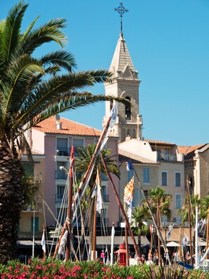 Exterior - Adonis Sanary Grand Hôtel des Bains (Sanary-sur-Mer)