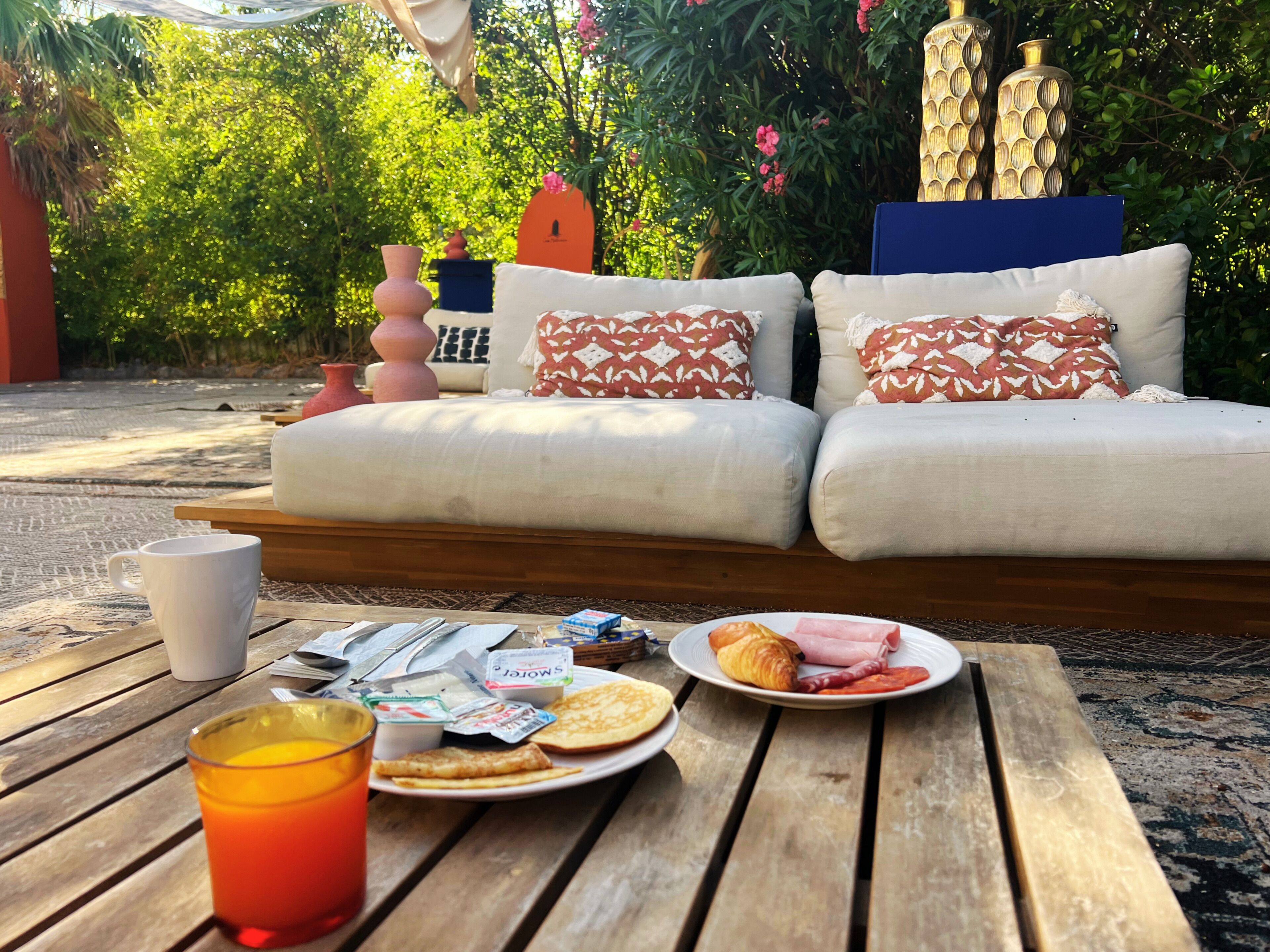 Daily buffet breakfast for a fee