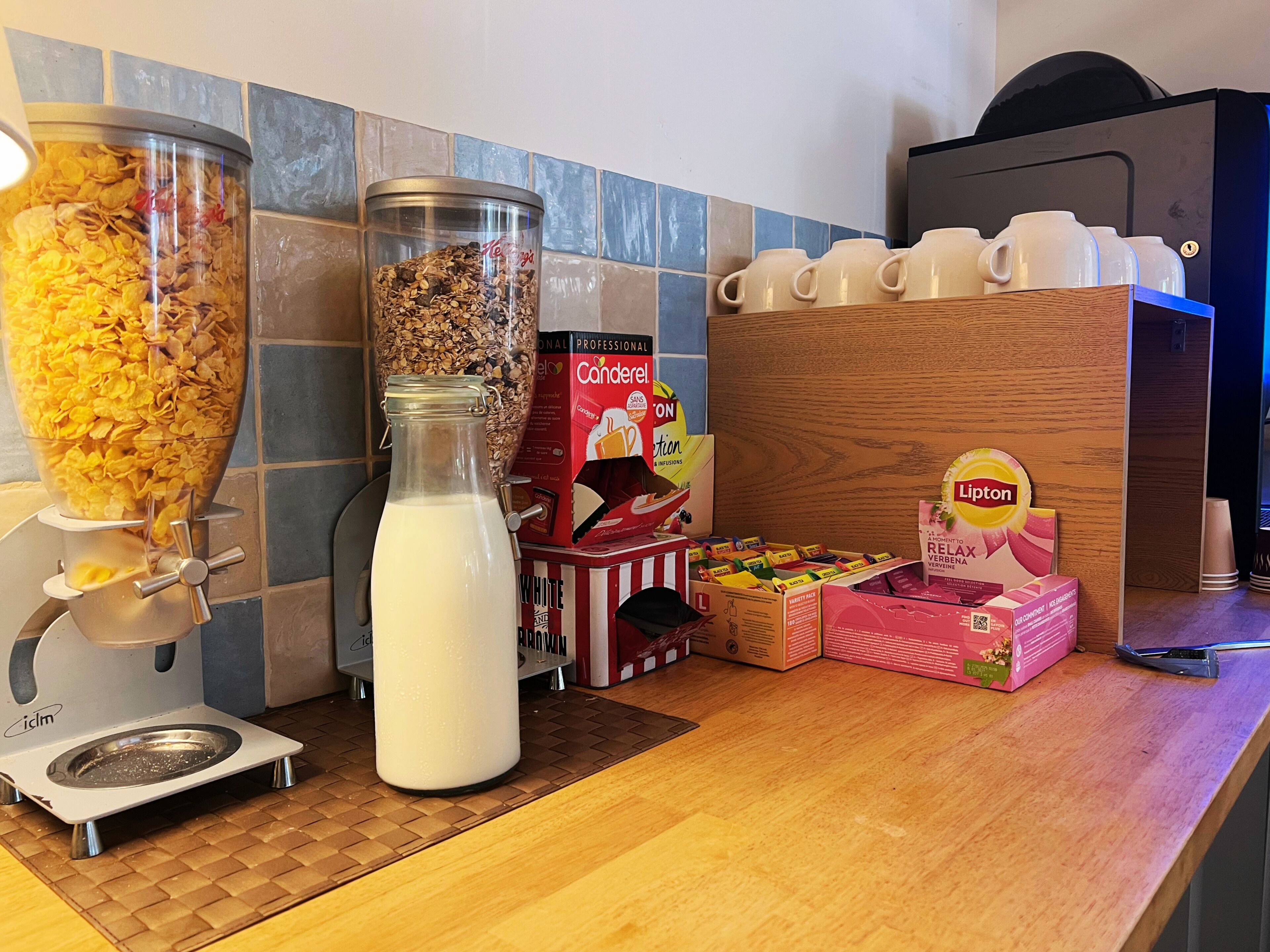 Daily buffet breakfast for a fee