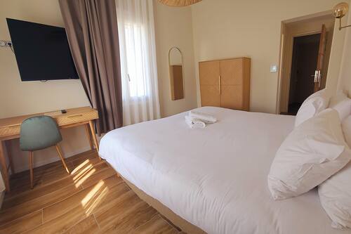 Bureau, Wi-Fi gratuit, draps fournis