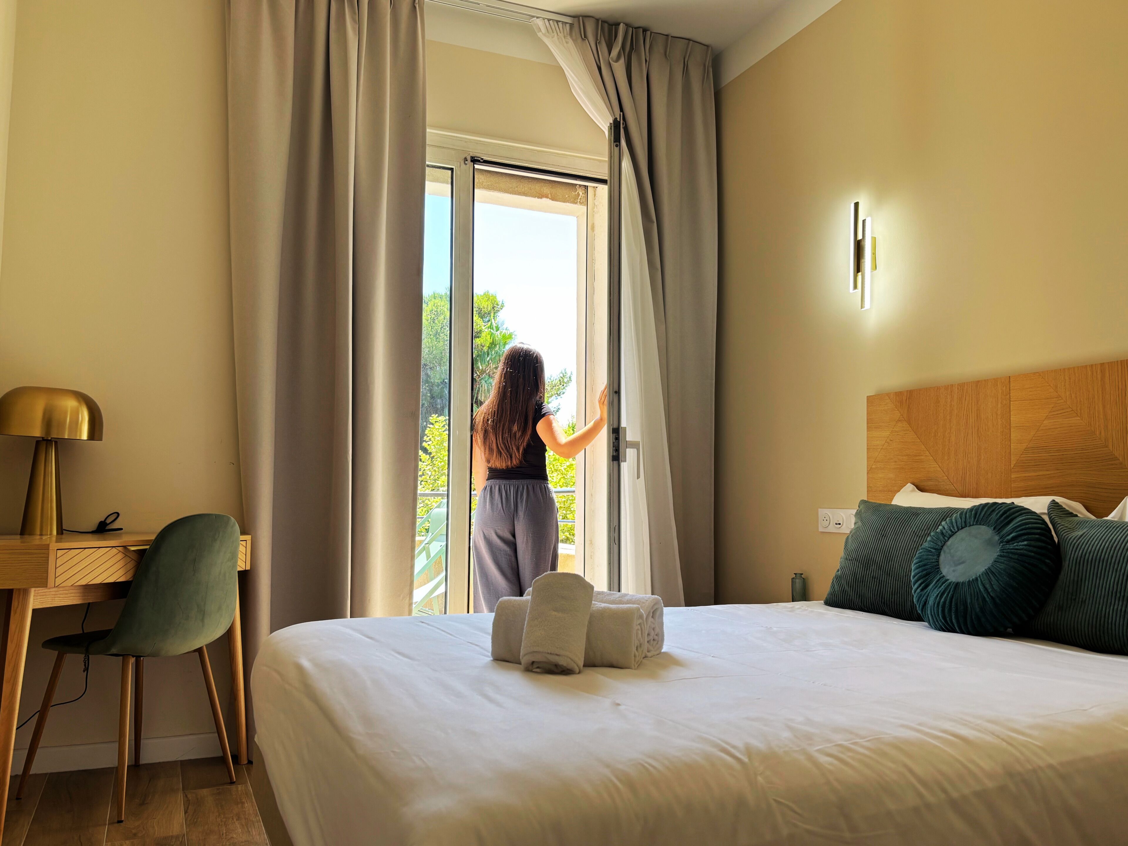 Comfort Double Room, Terrace | Desk, WiFi (free), bed sheets