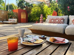 Daily buffet breakfast for a fee - Adonis Sanary Grand Hôtel des Bains (Sanary-sur-Mer)