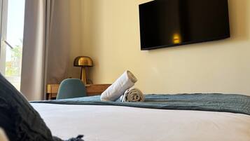 Chambre Double Confort | Bureau, Wi-Fi gratuit, draps fournis