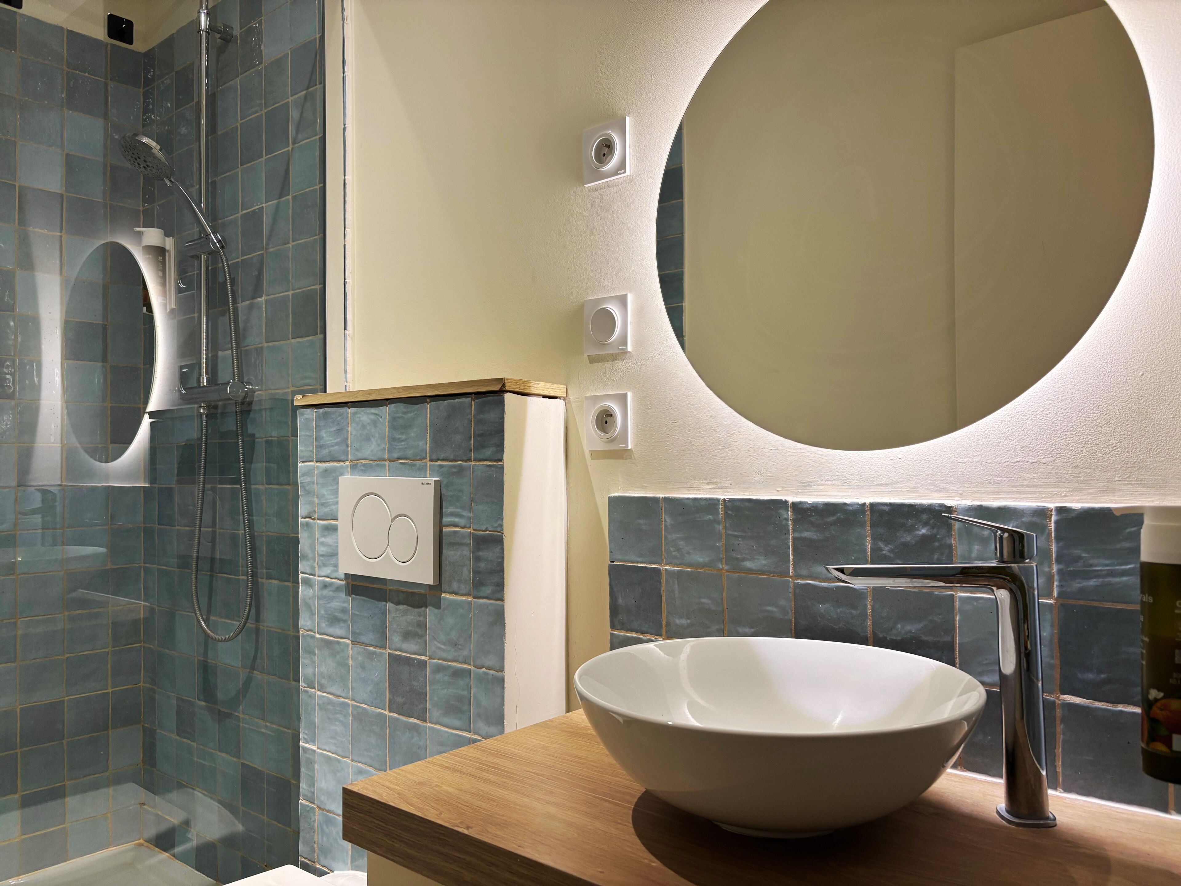 Douche, serviettes fournies