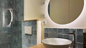 Douche, serviettes fournies