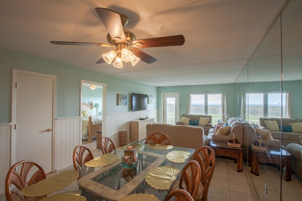 In-room dining - Edgewater by South Padre Condo Rentals (South Padre Island)