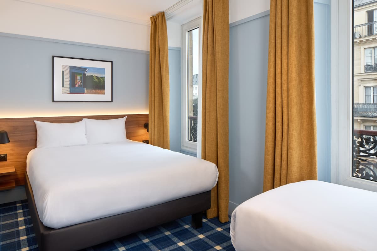 Triple Room | In-room safe, free WiFi, bed sheets