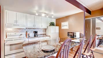 Standard Room, 1 Bedroom | Private kitchen | Full-sized fridge, microwave, stovetop, dishwasher