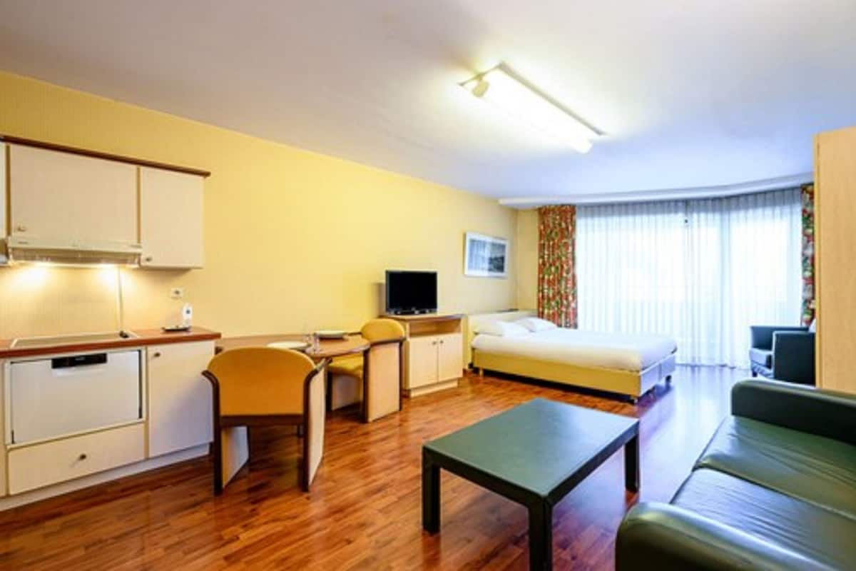 Studio | 1 bedroom, in-room safe, iron/ironing board, free WiFi
