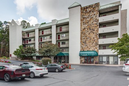 Laurel Inn Condominium - Image 21